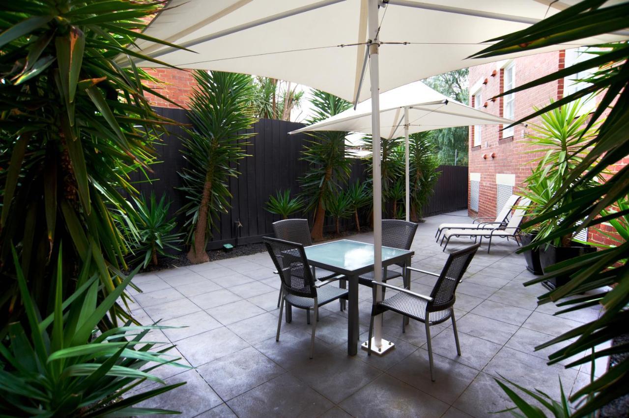 Quest East Melbourne Aparthotel Buitenkant foto