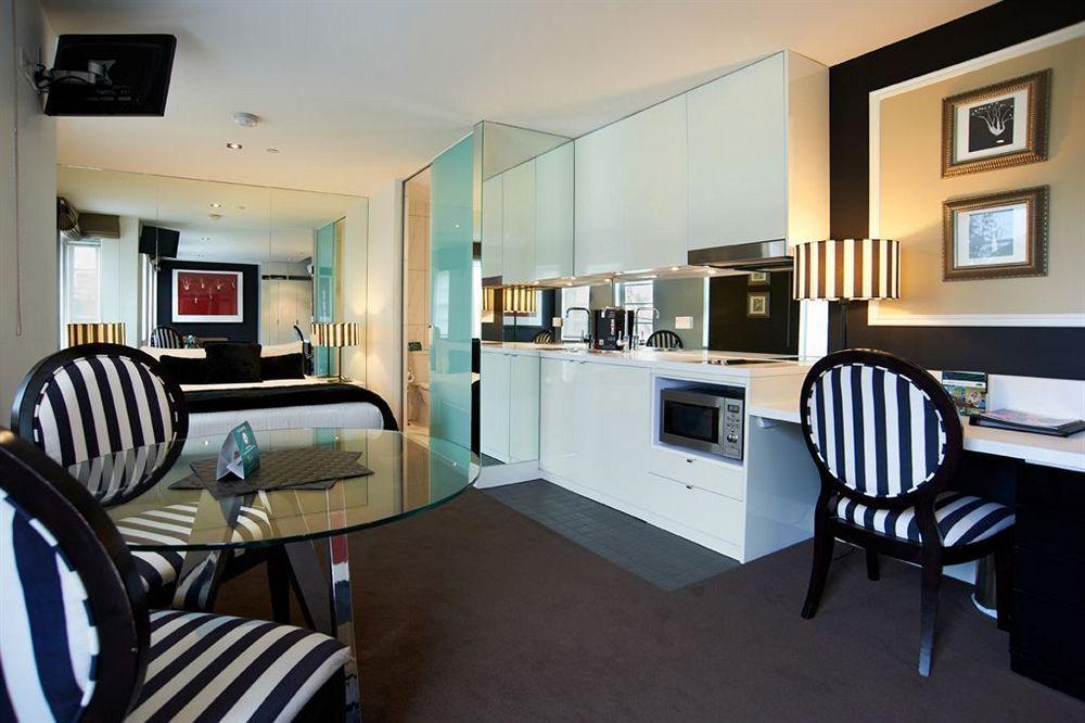 Quest East Melbourne Aparthotel Buitenkant foto