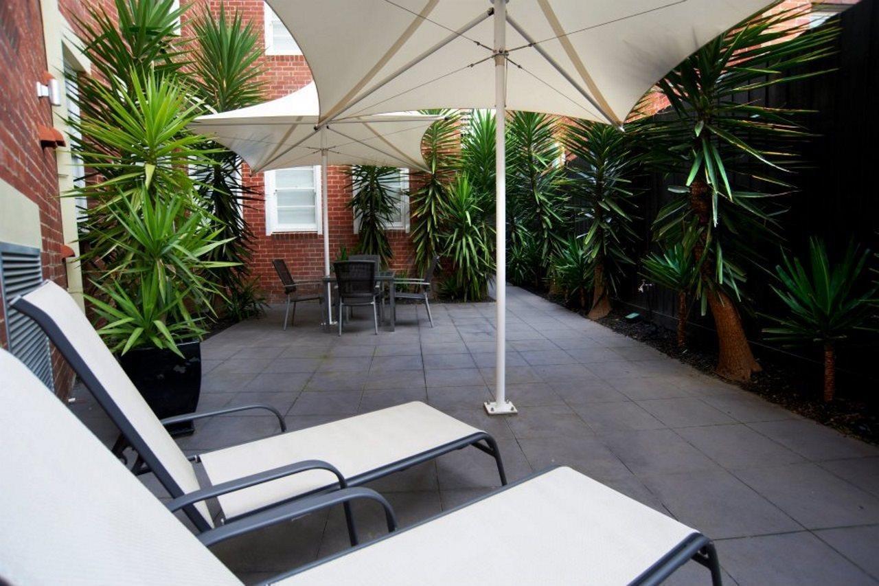 Quest East Melbourne Aparthotel Buitenkant foto