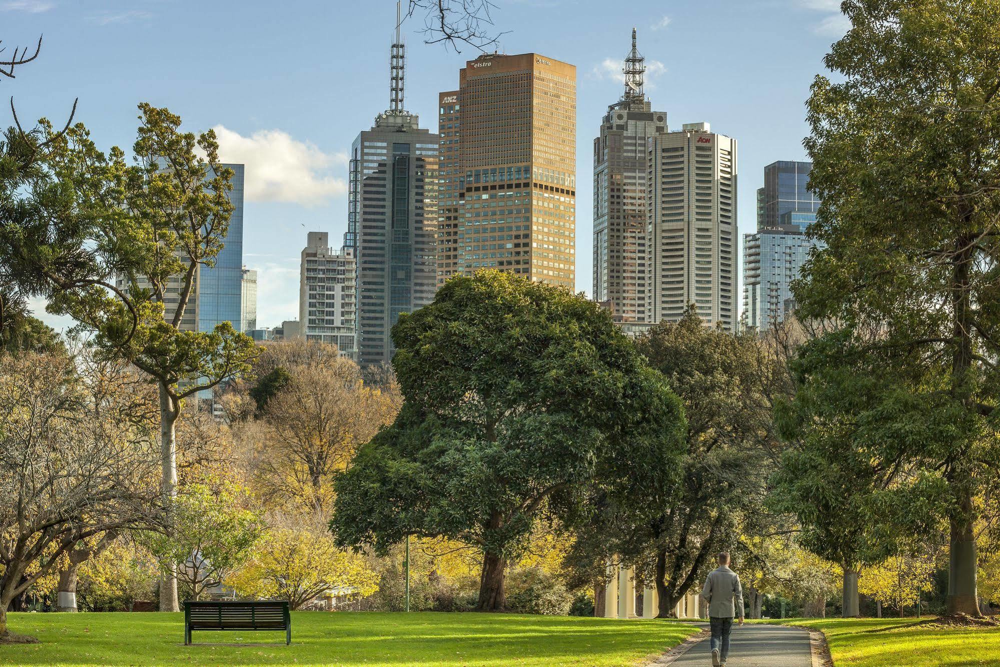 Quest East Melbourne Aparthotel Buitenkant foto